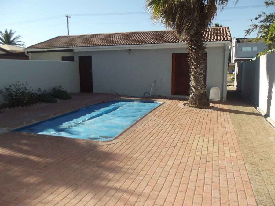 3 Bedroom Property for Sale in Bloubergrant Western Cape